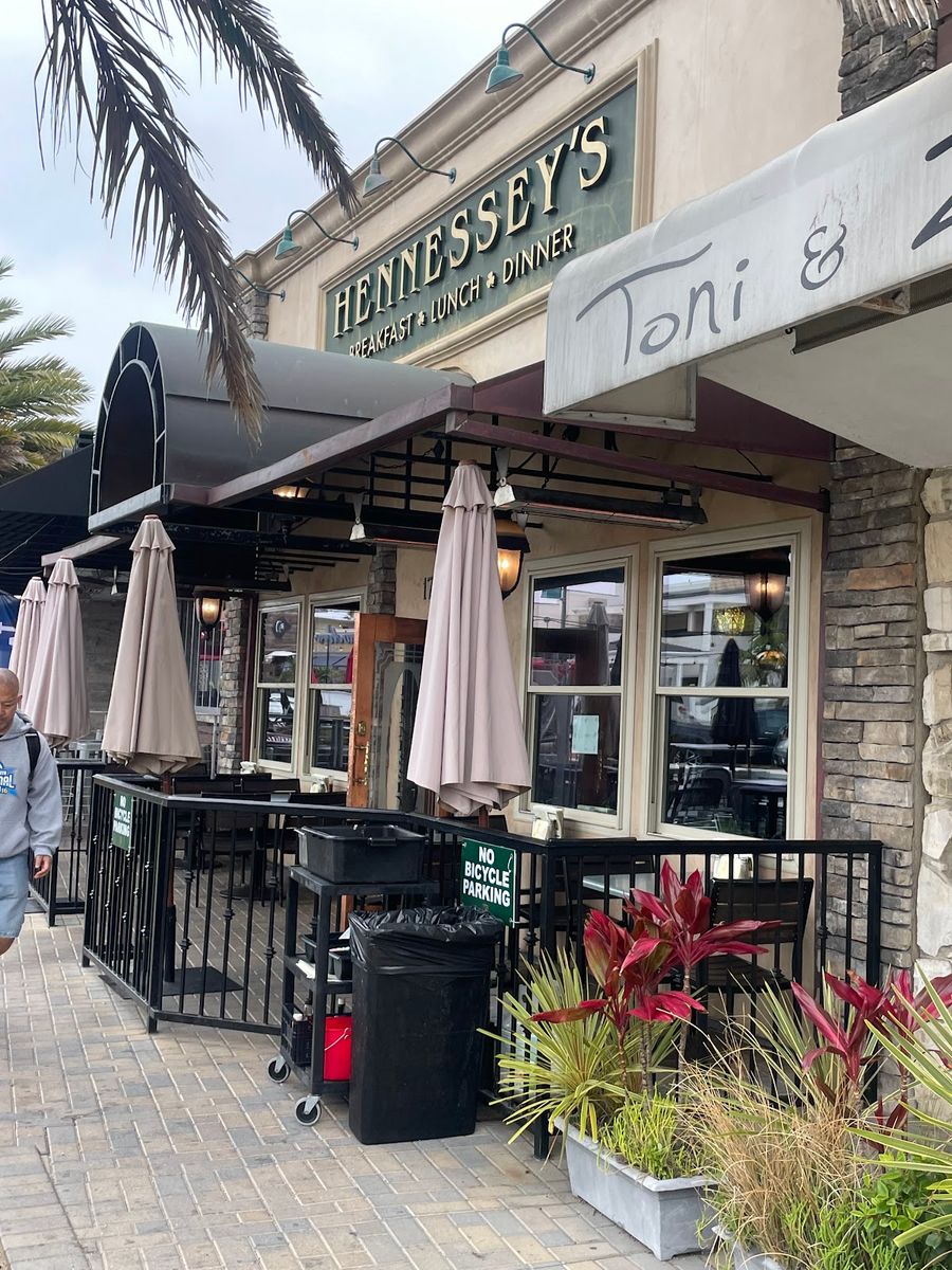 Redondo Beach - Hennessey's Tavern restaurant