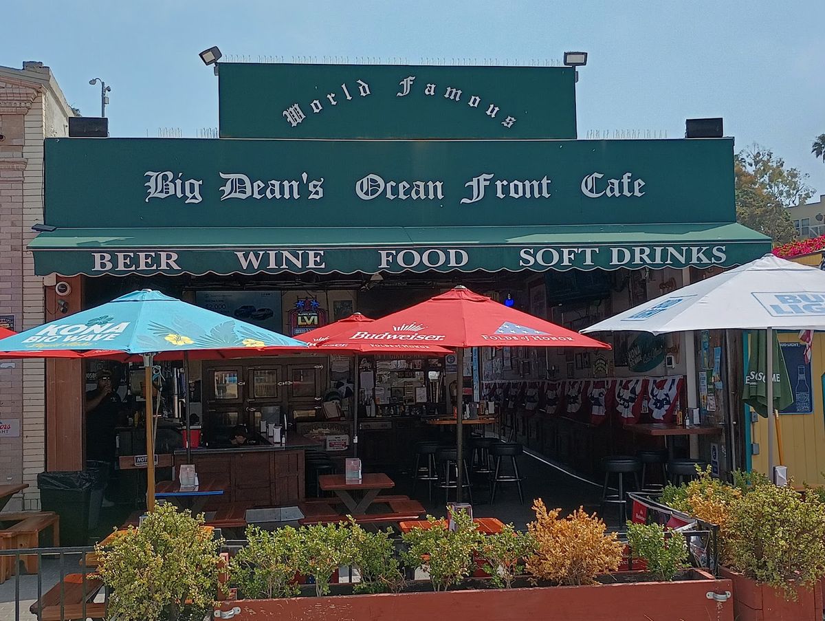 Santa Monica - Big Dean's Ocean Front Cafe restaurant