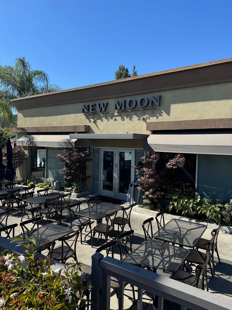 Glendale - New Moon restaurant