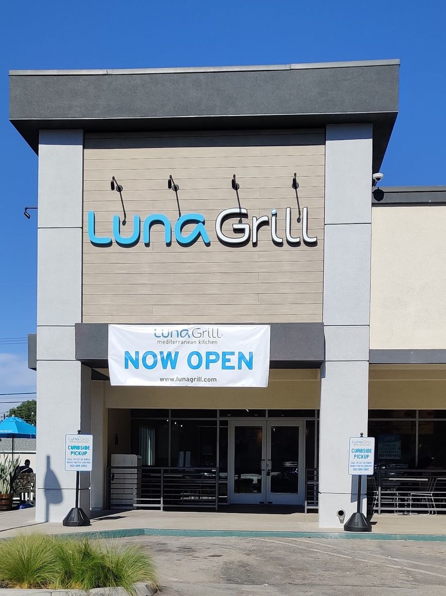 Lakewood - Luna Grill restaurant