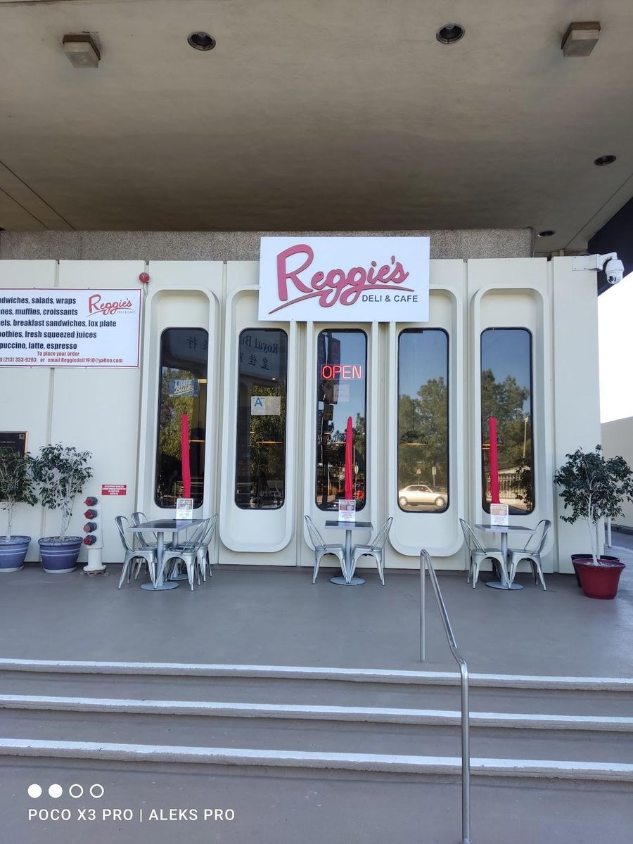Los Angeles - Reggie's Deli & Cafe restaurant