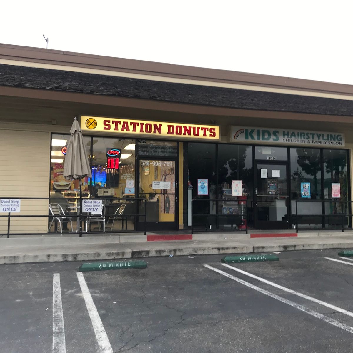 Yorba Linda - Station Donuts restaurant