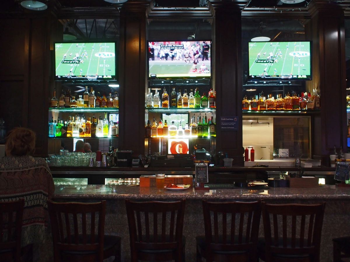 Garden Grove - The Glen Bar & Grill restaurant