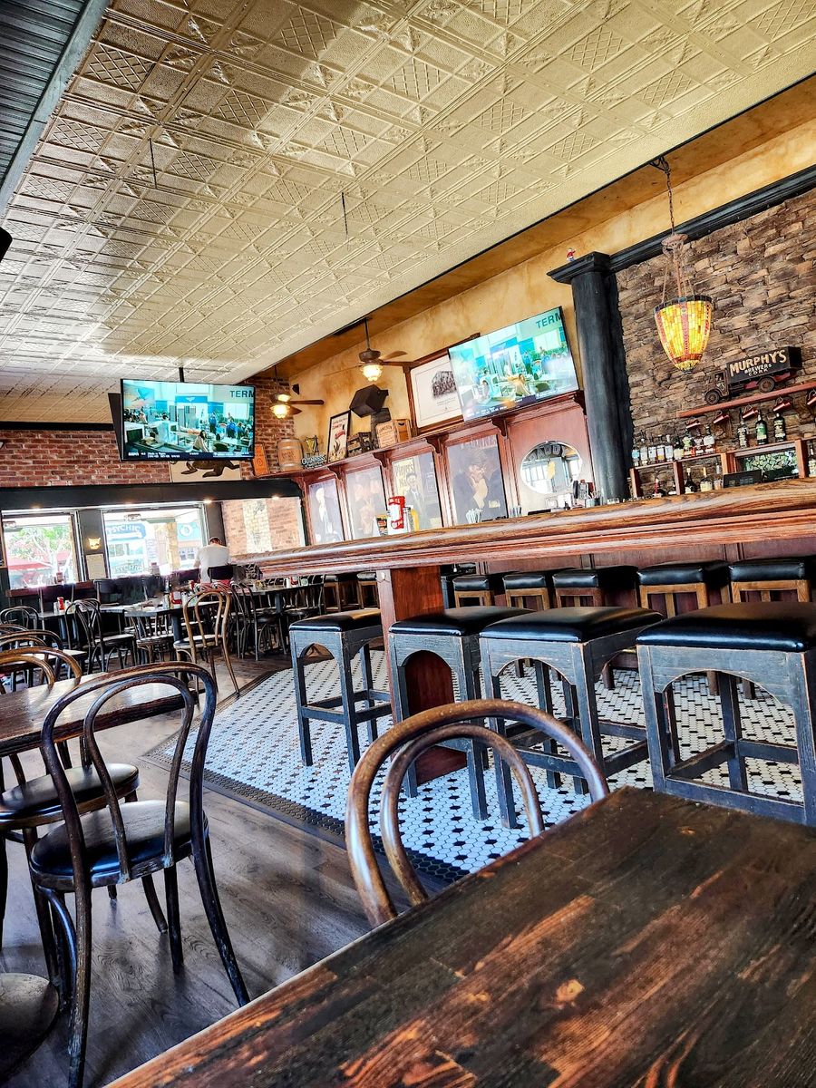 Seal Beach - Hennessey's Grill restaurant