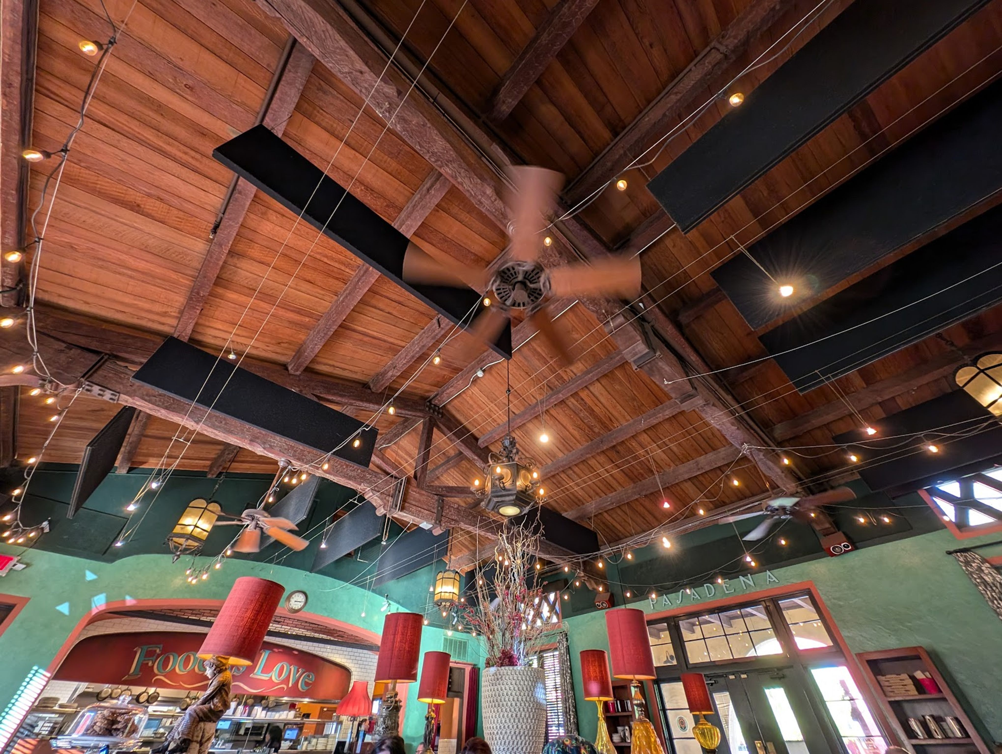 Pasadena - The Luggage Room Pizzeria & La Grande Orange restaurant