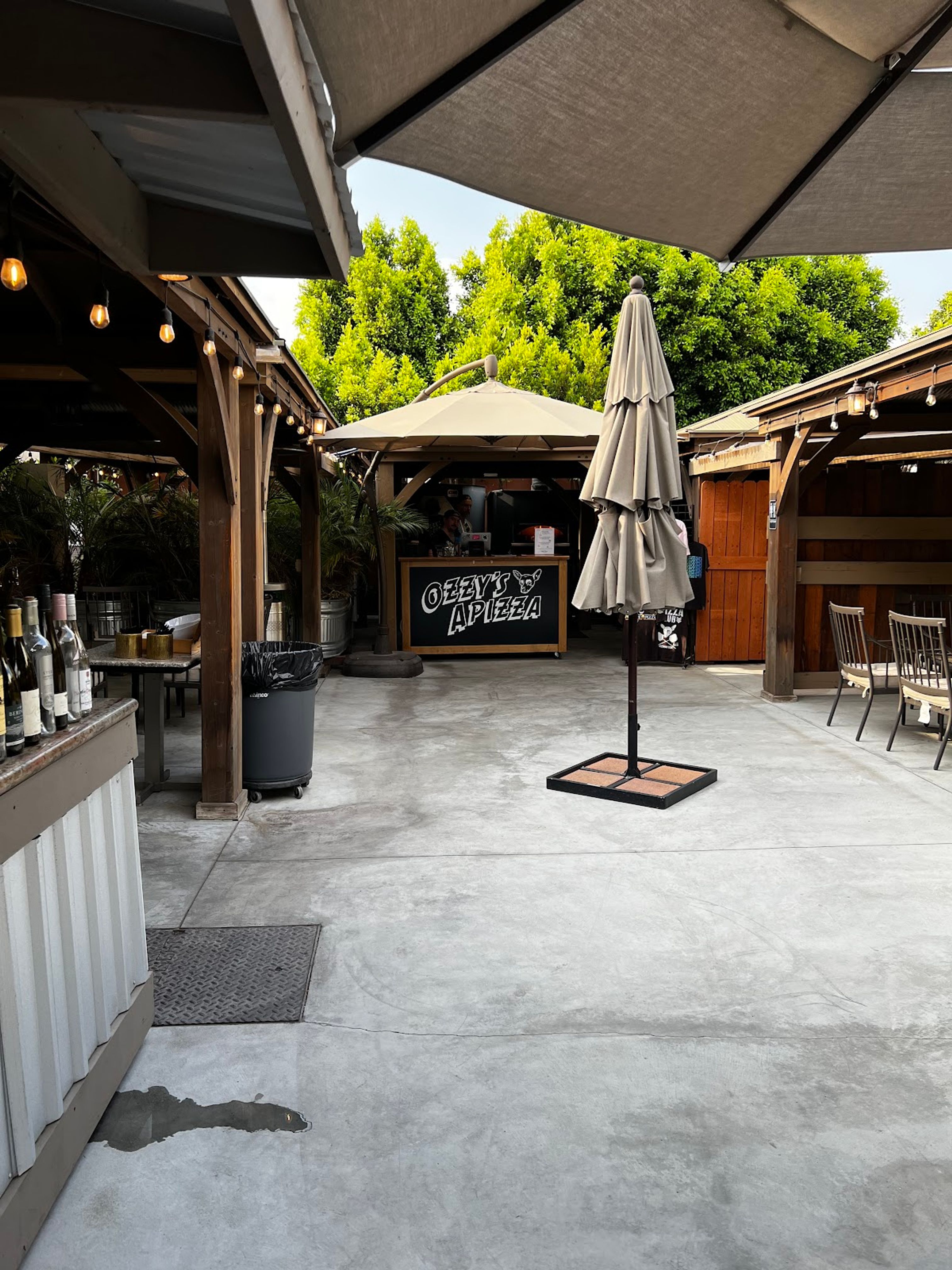 Glendale - Ozzy's Apizza restaurant